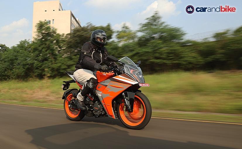 The new-generation KTM RC 200 is here with a bulk of changes including a new design, revised chassis and plenty of weight savings, packed with a familiar engine & gearbox, which makes it a more attractive package than before.