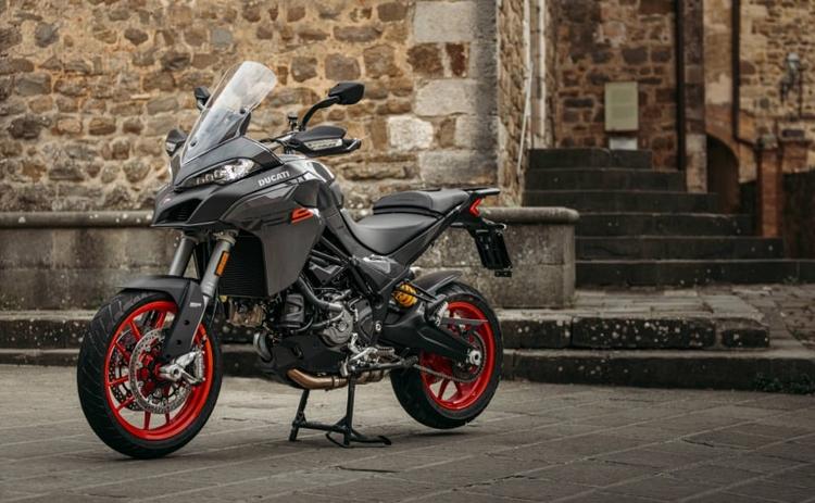 Ducati took the wraps off its first model for 2022, the new Multistrada V2. It is an updated version of the Ducati Multistrada 950 range, getting significant changes and yes, it replaces the Multi 950 as well.