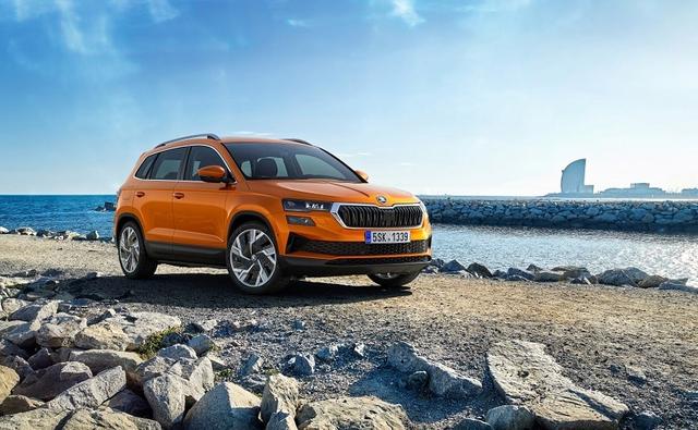 Skoda Auto has revealed the 2022 Karoq facelift for the global markets. The updated model comes with a more refined design language, new technology and more efficient engines from the EVO generation.