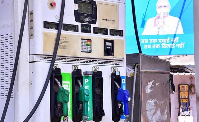 पेट्रोल-डीज़ल की कीमतें एक बार फिर बढ़ीं, 2 हफ्तों में कुल इज़ाफा Rs. 8.40 प्रति लीटर