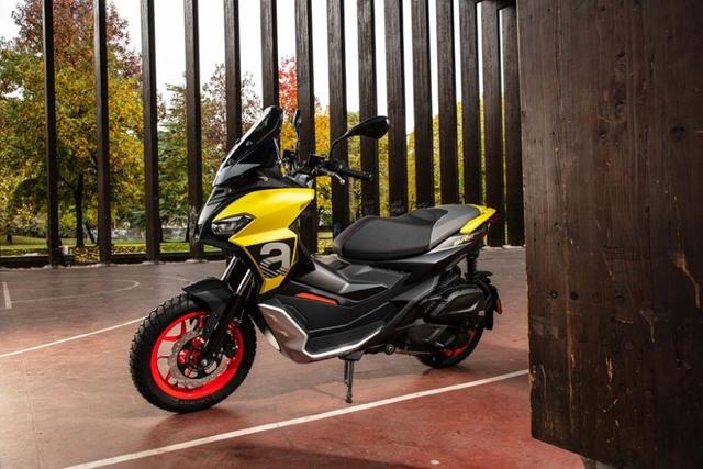 The Aprilia SR GT 125 and SR GT 125 are the 'urban adventure' scooters to tackle the concrete jungle and occasional rough terrain seamlessly, and is the first-of-its-kind offering from the Italian bike maker.
