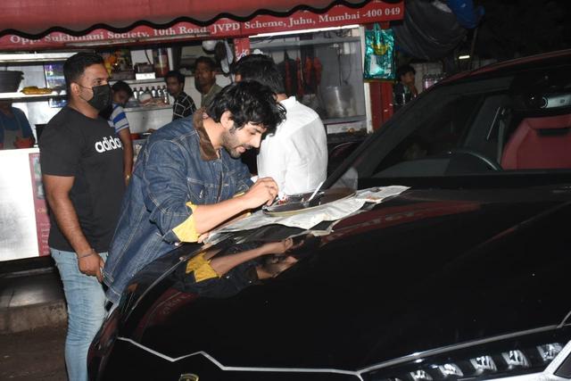 Actor Kartik Aaryan Eating Street Food Off The Lamborghini Urus' Bonnet Makes Us Cringe