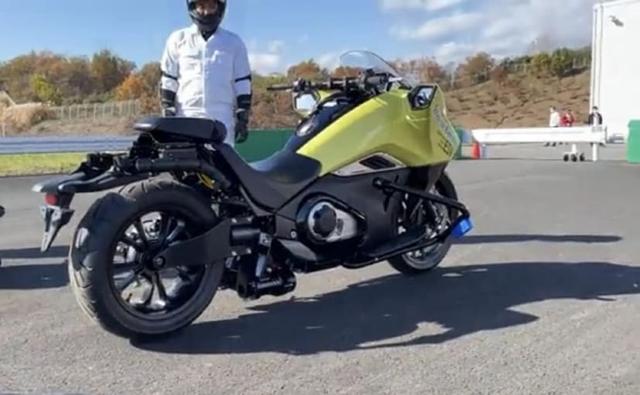 Honda Riding Assist Allows Self-Uprighting Motorcycle Tech