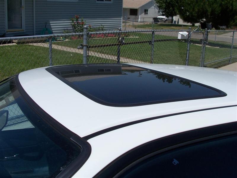 Sunroof and Moonroof: The Two Different Types of Roof Panels and Their Differences