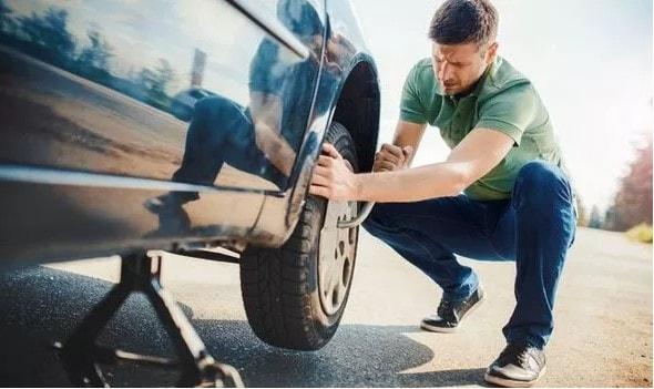 How to Change a Car Tyre in Ten Easy Steps