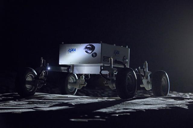 In its joint research with JAXA, Nissan is evolving e-4ORCE technology to improve its performance in sandy terrain and other harsh conditions.