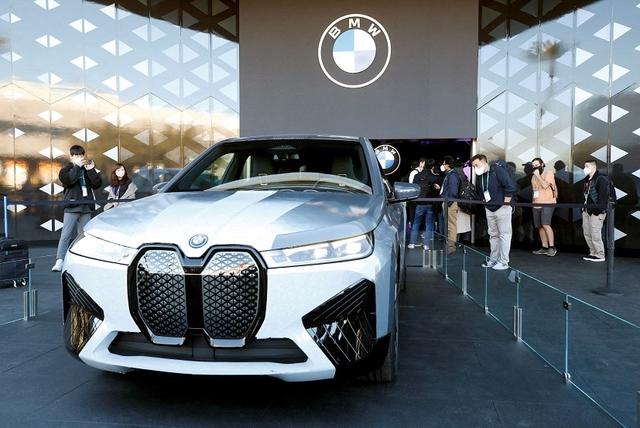 The concept car, called the BMW iX Flow, uses electronic ink technology normally found in e-readers to transform the car's exterior into a variety of patterns in gray and white.