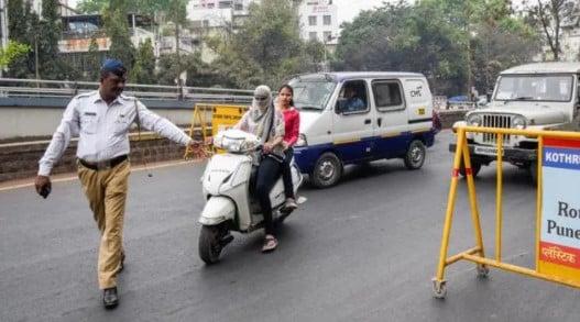 So, when you get stopped by the traffic cops, and you have no idea how to react, this post will act as your saviour. Read on to learn how to react when stopped by traffic police!