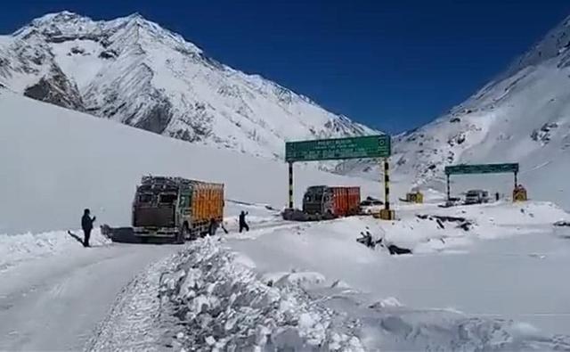 Zoji-La Pass Opens For The First Time In Winter Season