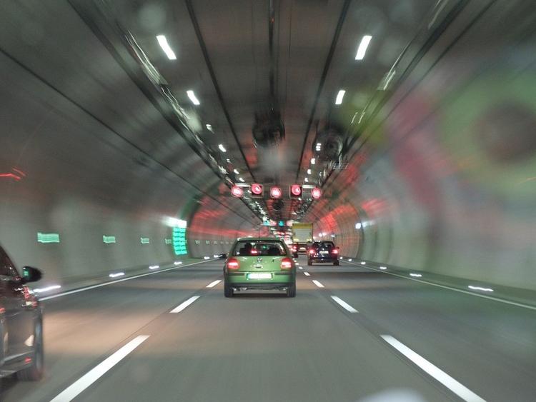 Pro Tips to Drive Safe in a Tunnel