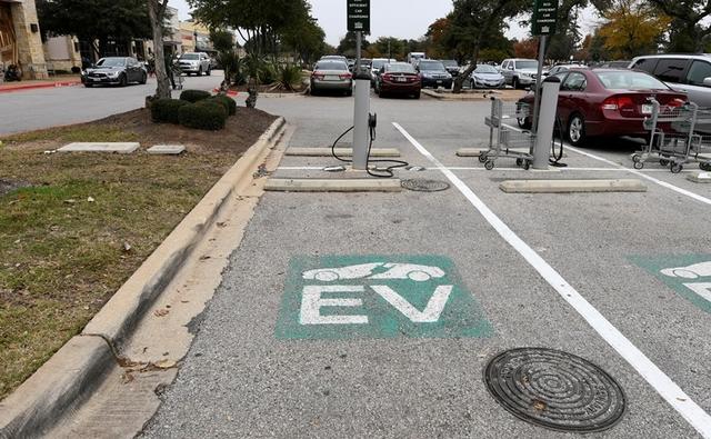 Sales of EVs in the United States jumped to a record high earlier this month with 434,879 new units on the road, however, demand for their hybrid counterparts remained strong as many customers withdrew from EVs due to higher prices, limited driving range and fewer charging stations than required.