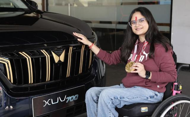 Mahindra Gives Paralympics Medallist Avani Lekhara Custom Built XUV700 Gold Edition