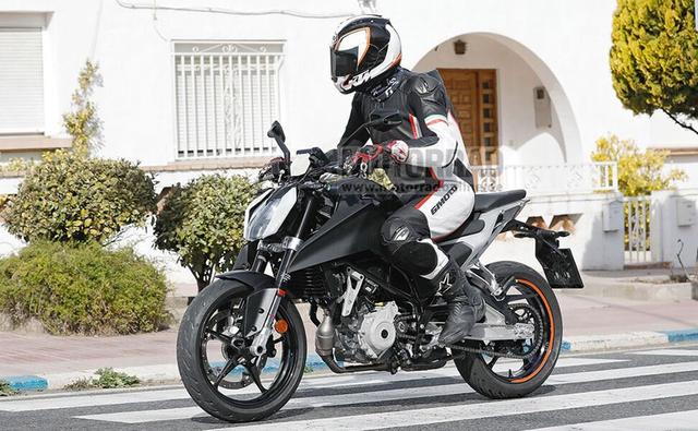 The upcoming KTM Duke 125 seems to have received a major makeover compared to the existing model, as the spy images reveal big upgrades.