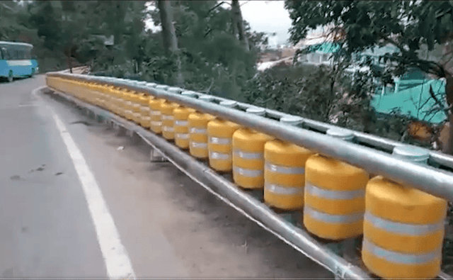 New rolling barrier guardrail deployed on the Nahan to Kumarhatti section of NH 907A in Himachal Pradesh