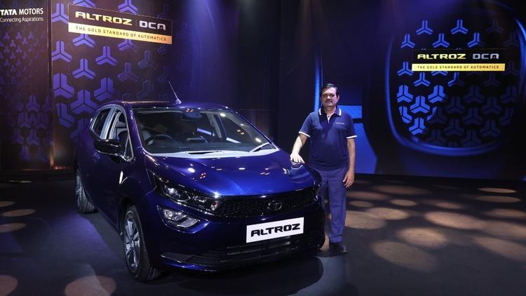 The Tata Altroz DCA is offered with a new 6-speed dual-clutch gearbox only with the 1.2-litre, 3-cylinder, naturally aspirated petrol engine.