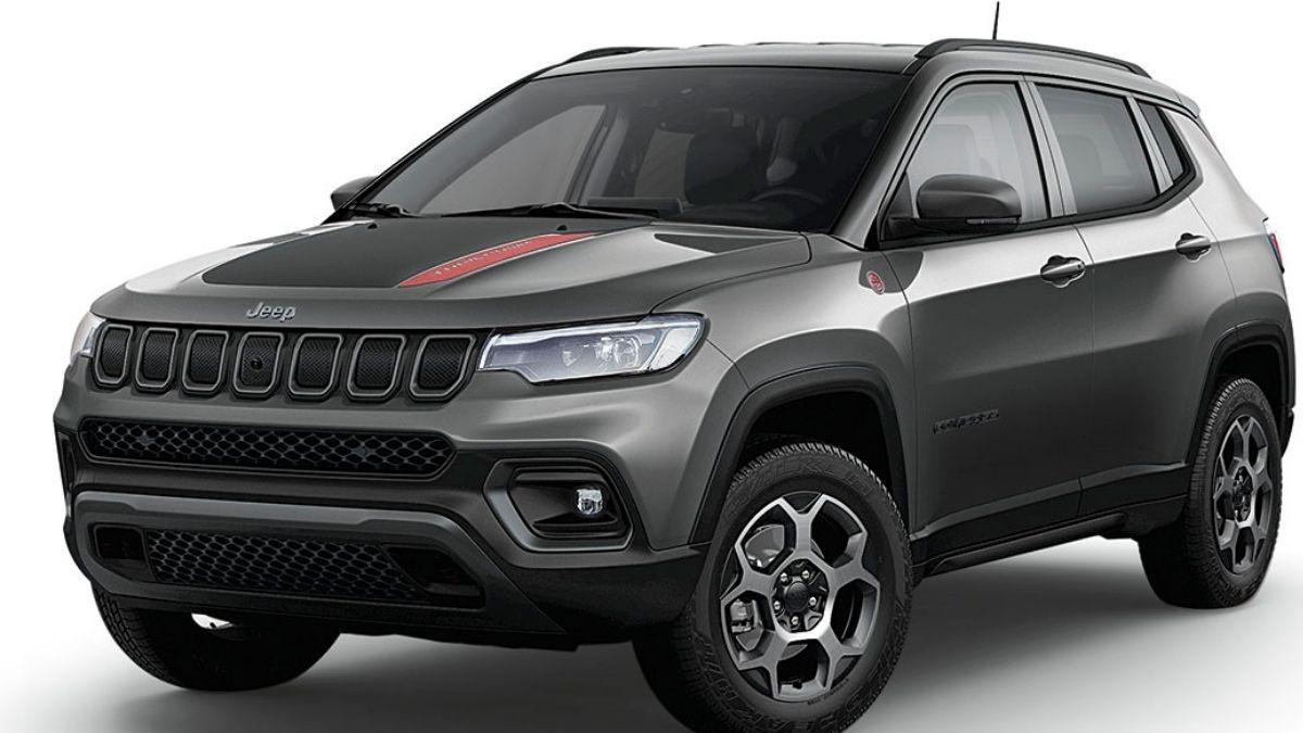 The 2022 Jeep Compass Trailhawk comes with 5 drive modes.