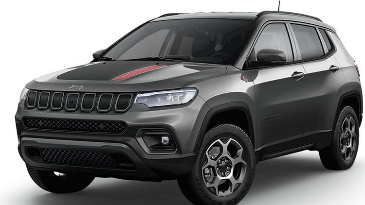 With the 2022 Compass Trailhawk, Jeep has upgraded the on-road and off-road ride comfort and handling, as well as updated the exterior and interior slightly to differentiate it from the standard Jeep Compass.