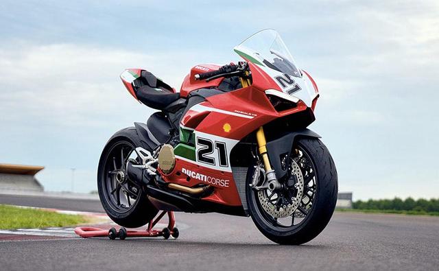The Troy Bayliss 1st Championship 20th Anniversary edition Panigale V2 commemorates Bayliss' first World Superbike title win from 2001.