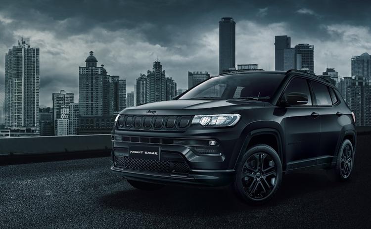 The new Jeep Compass Night Eagle edition is essentially and all-black themed trim of the Compass and gets quite a fair bit of gloss black treatment both on the outside and inside.