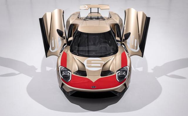 Special edition Ford GT wears the iconic colours of the Holman Moody GT40 from 1966 and will be displayed at the New York Auto Show 2022.