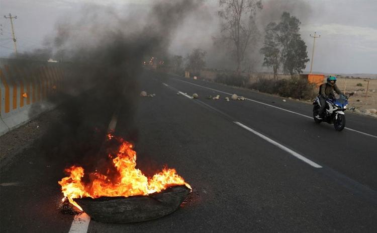 Peruvian President Pedro Castillo imposed a curfew in the capital, Lima, on Tuesday, banning people from leaving their homes in an attempt to curb protests against rising fuel and fertilizer costs that have spread throughout the country.