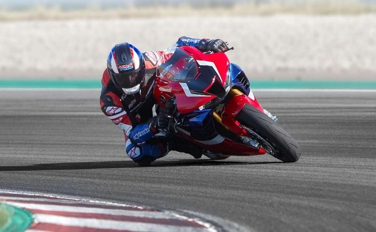 The price cut makes the Honda CBR1000RR-R Fireblade brings it on par in terms of pricing when compared to its rivals. The new prices are applicable only for limited units though.