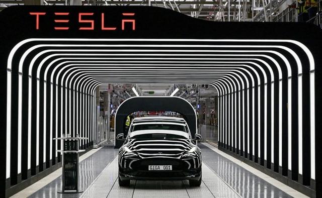 Tesla Halts Most Output At Shanghai Plant, April Sales Dive