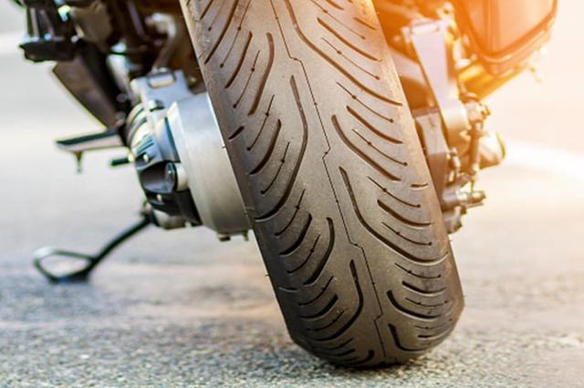 Well-maintained tyres are one of the most critical aspects of the performance of your bike. Keep an eye for these five signs that might indicate that it's time to change the wheels!