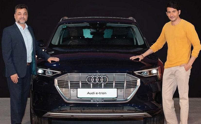 Balbir Singh Dhillon, Head of Audi India handing over the Audi e-tron to Mahesh Babu