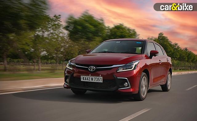 We have the 2022 Toyota Glanza with us to check everything that is new, and improved than the previous version, and if it makes sense to buy one.