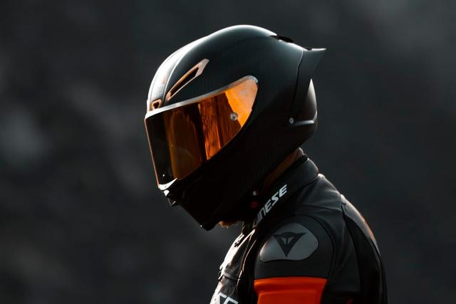 One of the leading causes of traffic-related deaths is the failure to wear a helmet. However, as strict regulations take effect, we provide you with a detailed guide on choosing the best motorcycle helmet.