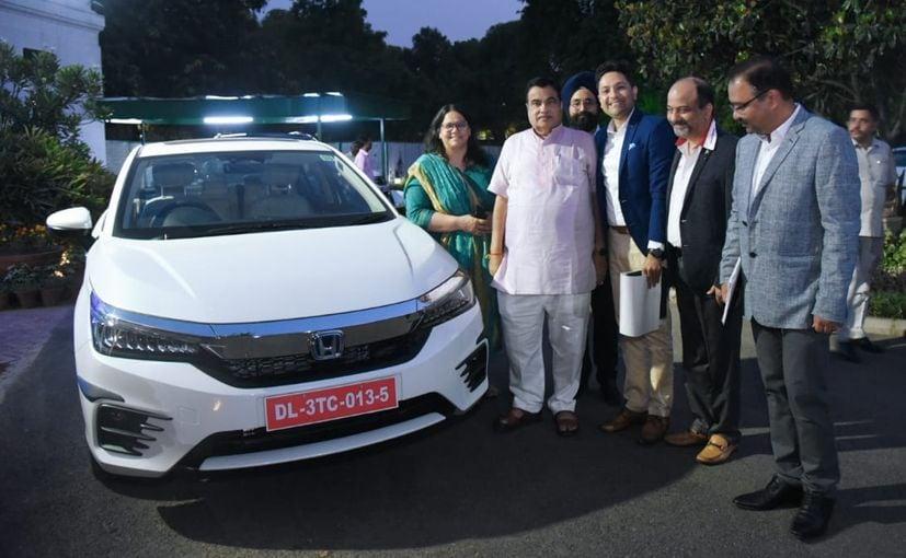 Union Minister, Nitin Gadkari, Checks Out New Honda City Hybrid