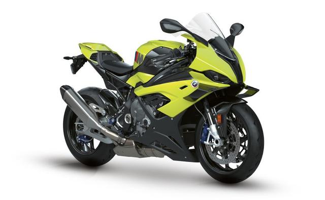 The special edition M 1000 RR gets additional standard kit over the regular model and is finished in Sao Paulo Yellow.