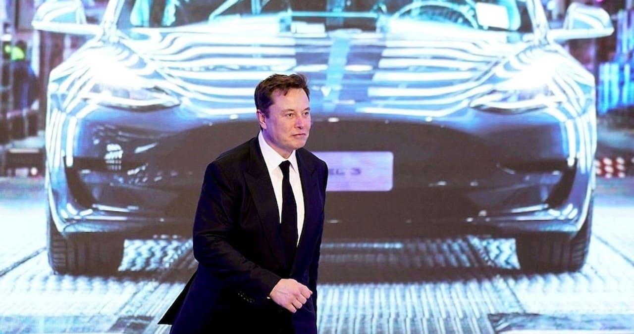 Elon Musk Says Tesla AI Day Pushed To September 30, 2022