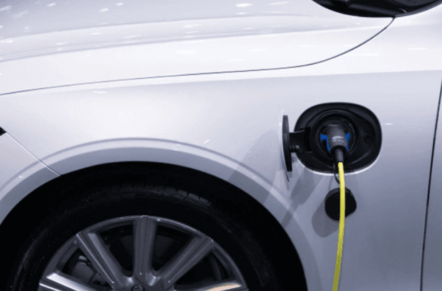 Pros And Cons Of Shifting From Internal Combustion Engine Car To Electric Car