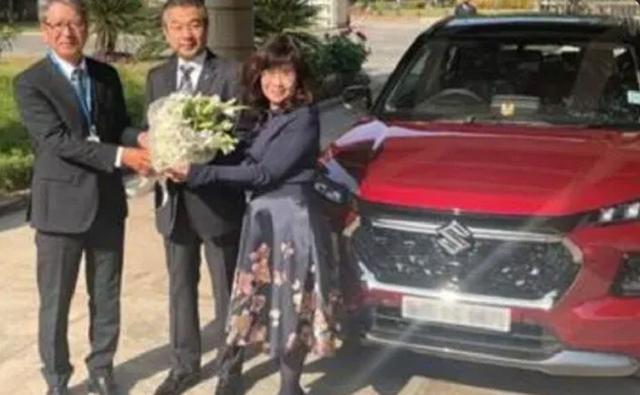 मारुति सुजुकी ने भारत में जापान के राजदूत को ग्रांड विटारा कॉम्पैक्ट एसयूवी सौंपी