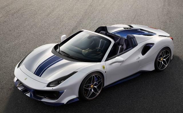 The new Ferrari 488 Pista Spyder uses the same 3.9-litre V8 engine that has won the 'Engine Of The Year' award three times in a row. The twin-turbo V8 makes 720 bhp of peak power and 770 Nm of peak torque, enough to take it from 0-100 kmph in just 2.85 seconds. The Ferrari 488 Pista Spyder has the same top whack as the coupe, 340 kmph! However, due to the face that the drop top roof changes aero, the 0-200 kmph time is slightly slower at 8-seconds as compared to the coupe's 7.6-seconds.