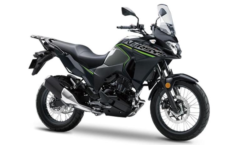 Kawasaki has announced new colour schemes for the 2019 Ninja ZX-140R, Versys X-300, Versys 650 And Z900 RS motorcycles for the international market. However, the bikes get no mechanical changes for the new model year and continue with the same specifications. The 2019 Kawasaki Ninja ZX-14R gets a new Metallic Spark Black/Candy Cardinal Red shade for 2019, dropping the green and black paint scheme.