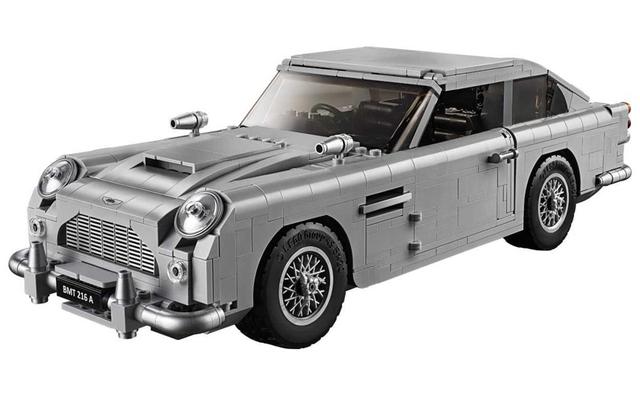 This 1:8 scale model includes many unique features showcased in Goldfinger, from a working ejector seat, revolving number plates, radar tracker, hidden telephone, bulletproof shield, front wing machine guns and wheel mounted tyre scythes.