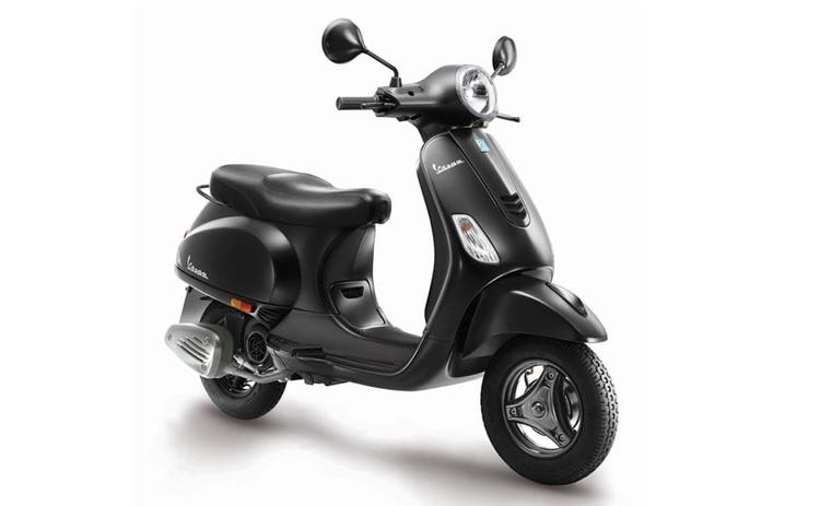 Piaggio India has launched the Vespa Notte 125 special edition scooter at an introductory price of Rs. 68,645 (ex-showroom, Pune). The Vespa Notte joins the company's existing portfolio and gets a complete black treatment to differentiate it from the other models on sale. Interestingly, despite being a special edition model, the Vespa Notte undercuts its siblings in terms of pricing and is the most affordable scooter undercutting the Vespa VXL by Rs. 4000.