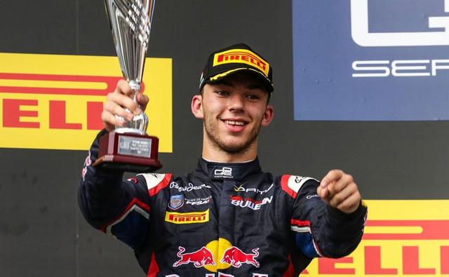 Torro Rosso's Pierre Gasly has been confirmed as the replacement driver at Red Bull Racing for Daniel Ricciardo in the 2019 Formula 1 season.