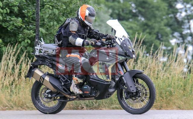 The KTM 1090 Adventure has not been updated in a while and the Austrian company has now started testing the updated prototype.
