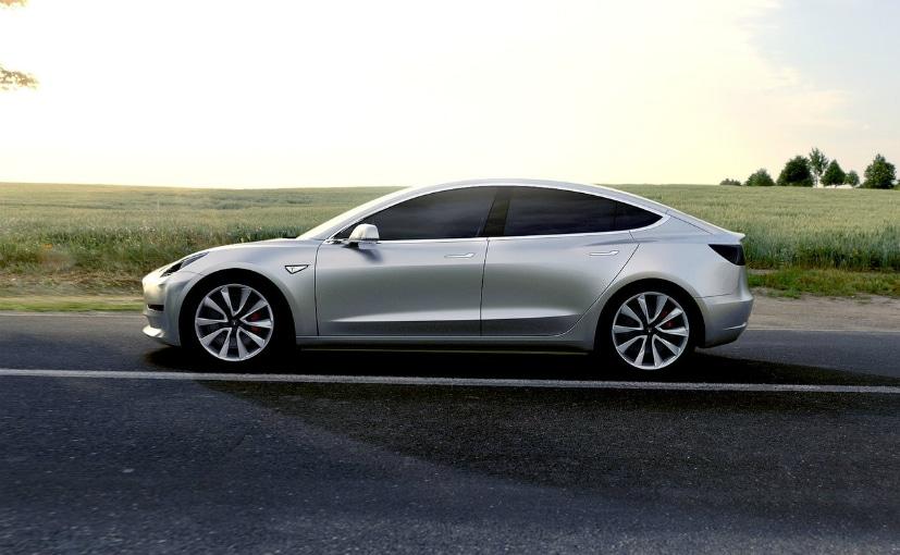 Tesla Chief Elon Musk Unveils a $35,000 Model 3