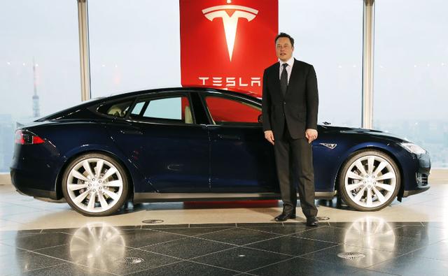 Tesla Motors founder Elon Musk said on Monday that in late July he met with Saudi Arabia sovereign fund representatives to discuss the electric carmaker's possible exit from the stock market. Musk said in a statement posted on the Tesla Web site that the Saudi sovereign fund had first contacted him "at the beginning of 2017 to express (their) interest because of the important need to diversify away from oil.