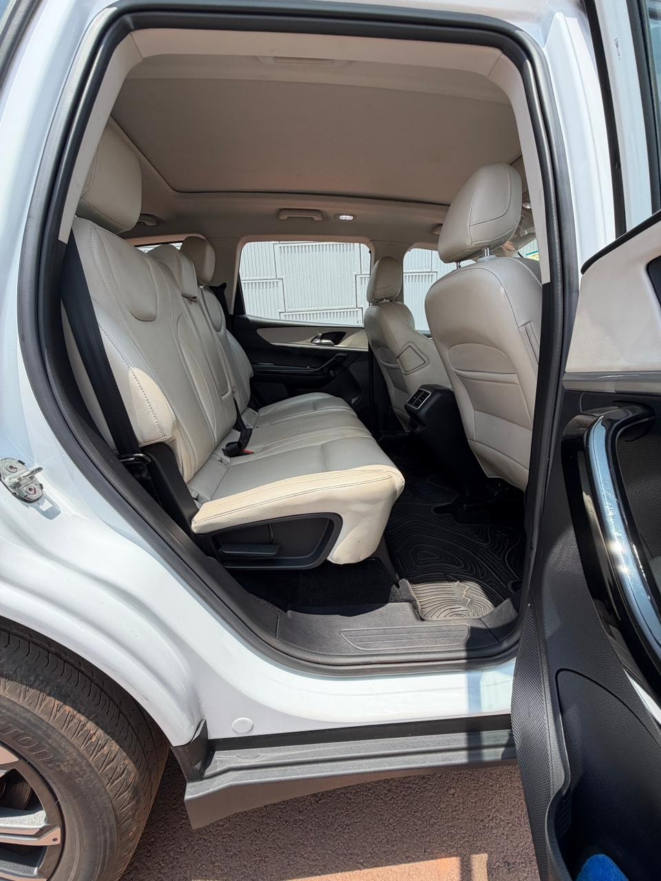 Used 2022 Mahindra XUV700 Used 2022 Mahindra XUV700