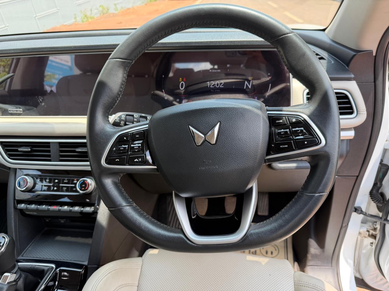 Used 2022 Mahindra XUV700 Used 2022 Mahindra XUV700