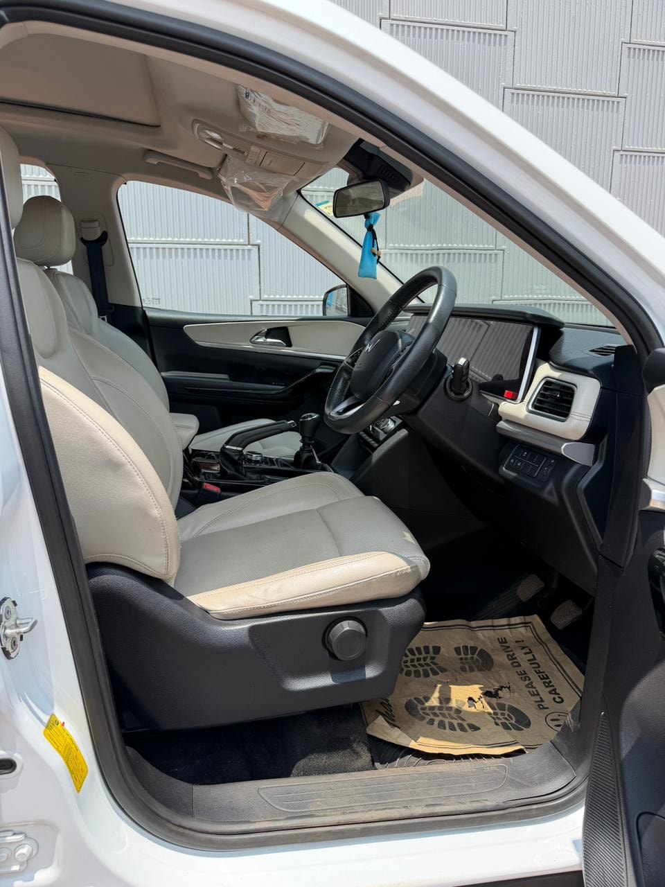 Used 2022 Mahindra XUV700 Used 2022 Mahindra XUV700