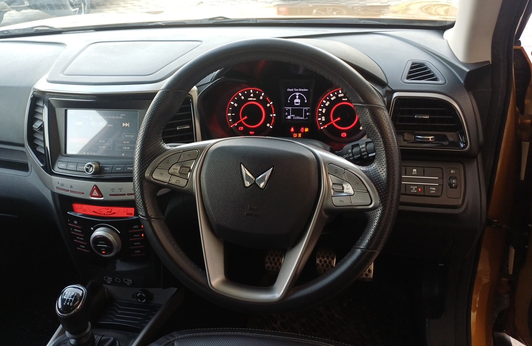 Used 2023 Mahindra XUV300 Used 2023 Mahindra XUV300