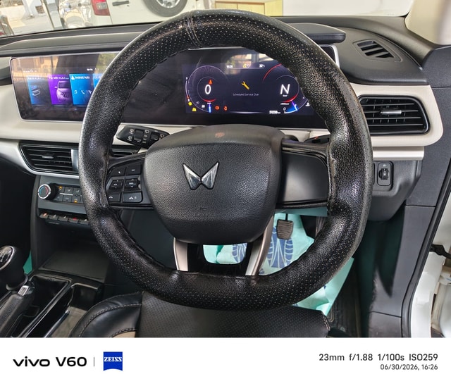 View Mahindra XUV700 Image 7 Used Mahindra XUV700 Image 7
