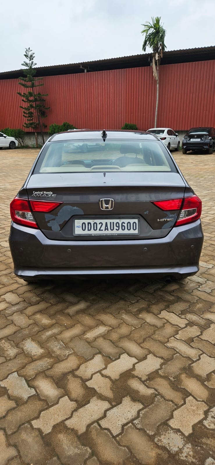 View 2018 Honda Amaze 1.5 V AT i-DTEC Image 4 Used 2018 Honda Amaze 1.5 V AT i-DTEC Image 4